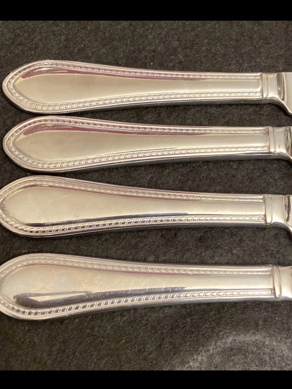 Reed & Barton Logo Stainless Lot of 4 Flatware Knives Set 9.5 Length. - Picture 4 of 11
